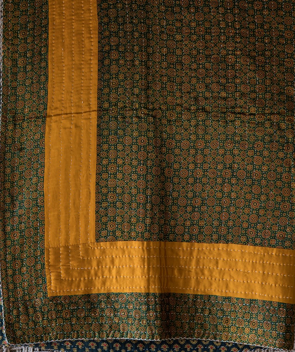 Double Silk Applique Quilts