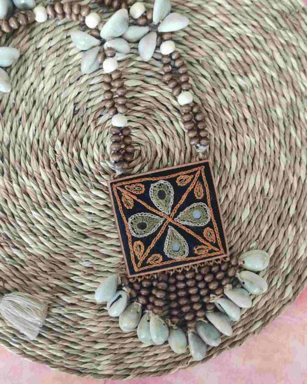 WHE Hand Embroidered Green Pendant Necklace with Cowry String